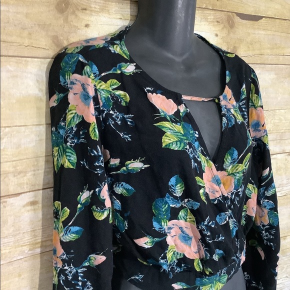 Women’s a xhilaration crop top size medium - Picture 2 of 4